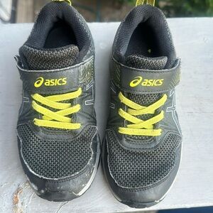 Kids aasics size 13